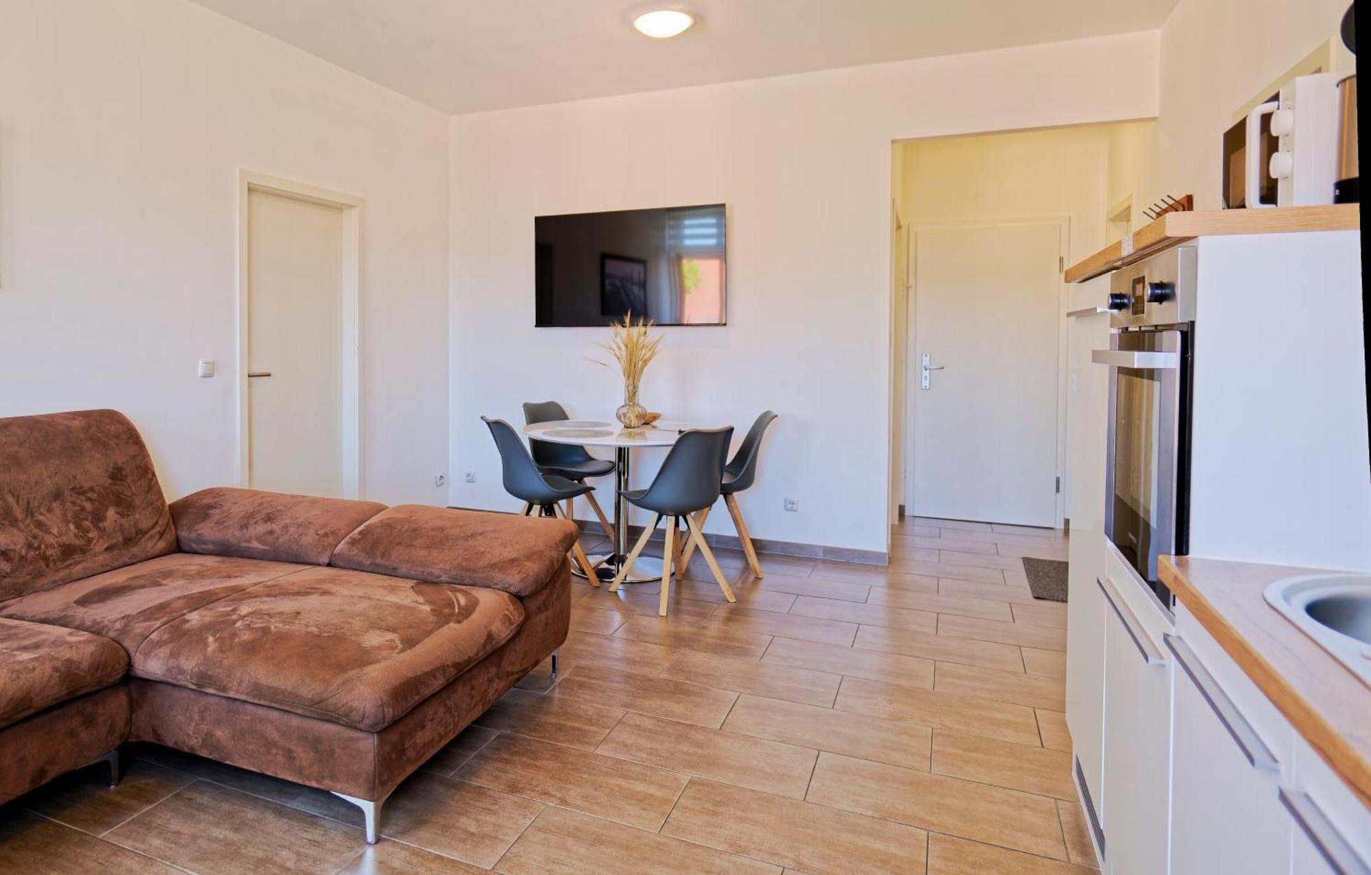 Apartment Modern Family In *